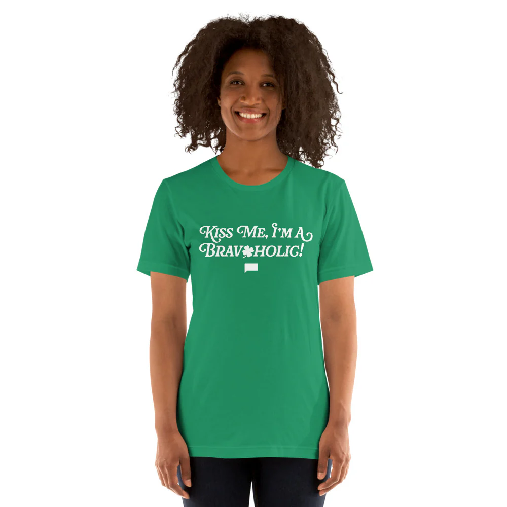 Bravo Kiss Me, I'm a Bravoholic! T-Shirt - Image 5