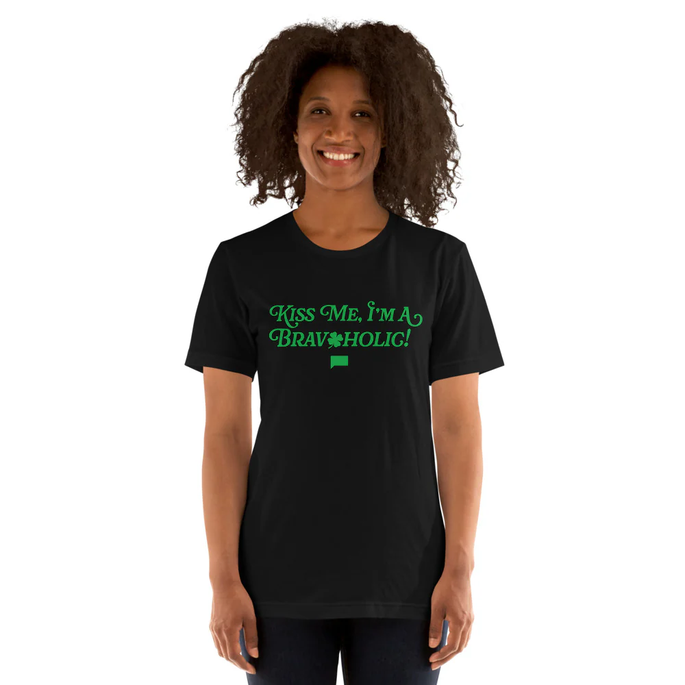 Bravo Kiss Me, I'm a Bravoholic! T-Shirt - Image 7